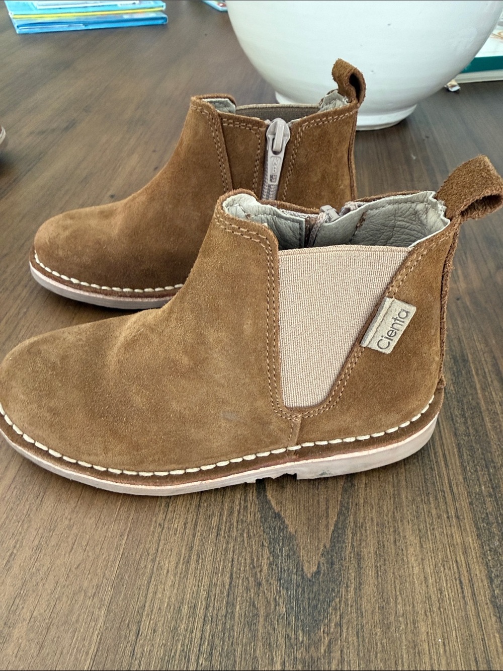 Cienta Toddler Suede Chelsea Boots in Brown